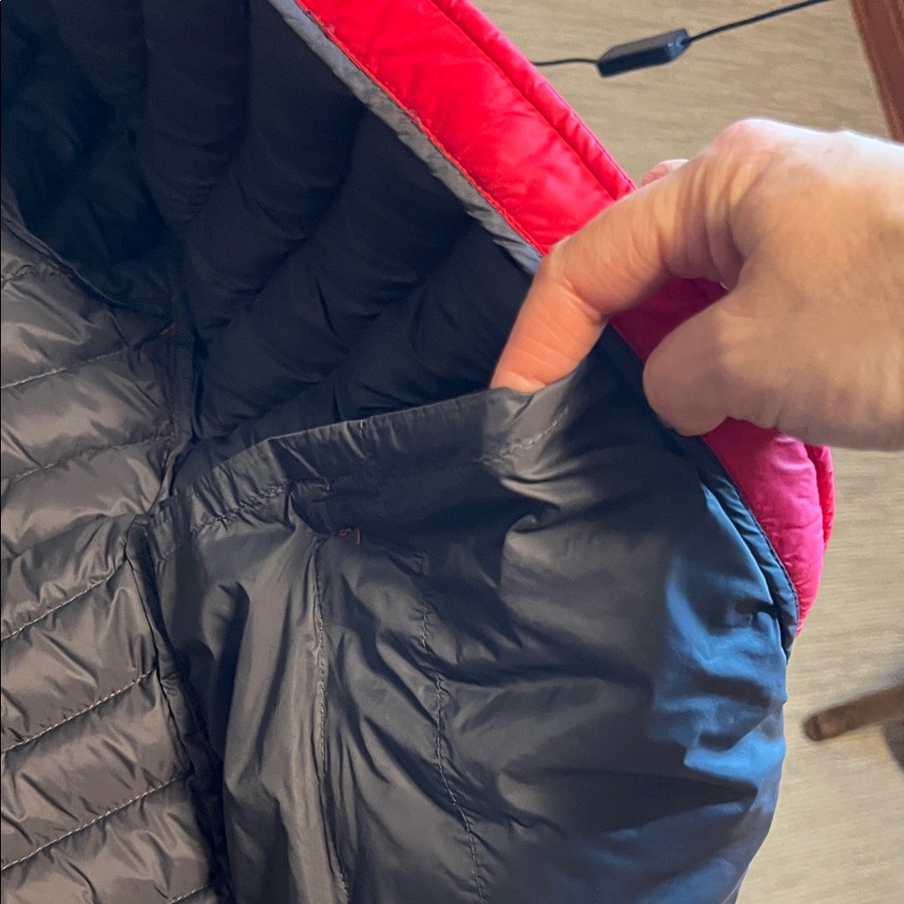 Scandinavian Explorer Down Puffer Jacket, hooded, red w/black details, size XL - Picture 12 of 12